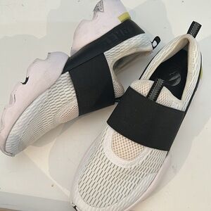 Sorel Women's Kinetic Impact Slip On Strap Shoes in White & Bolt sz US 9.5